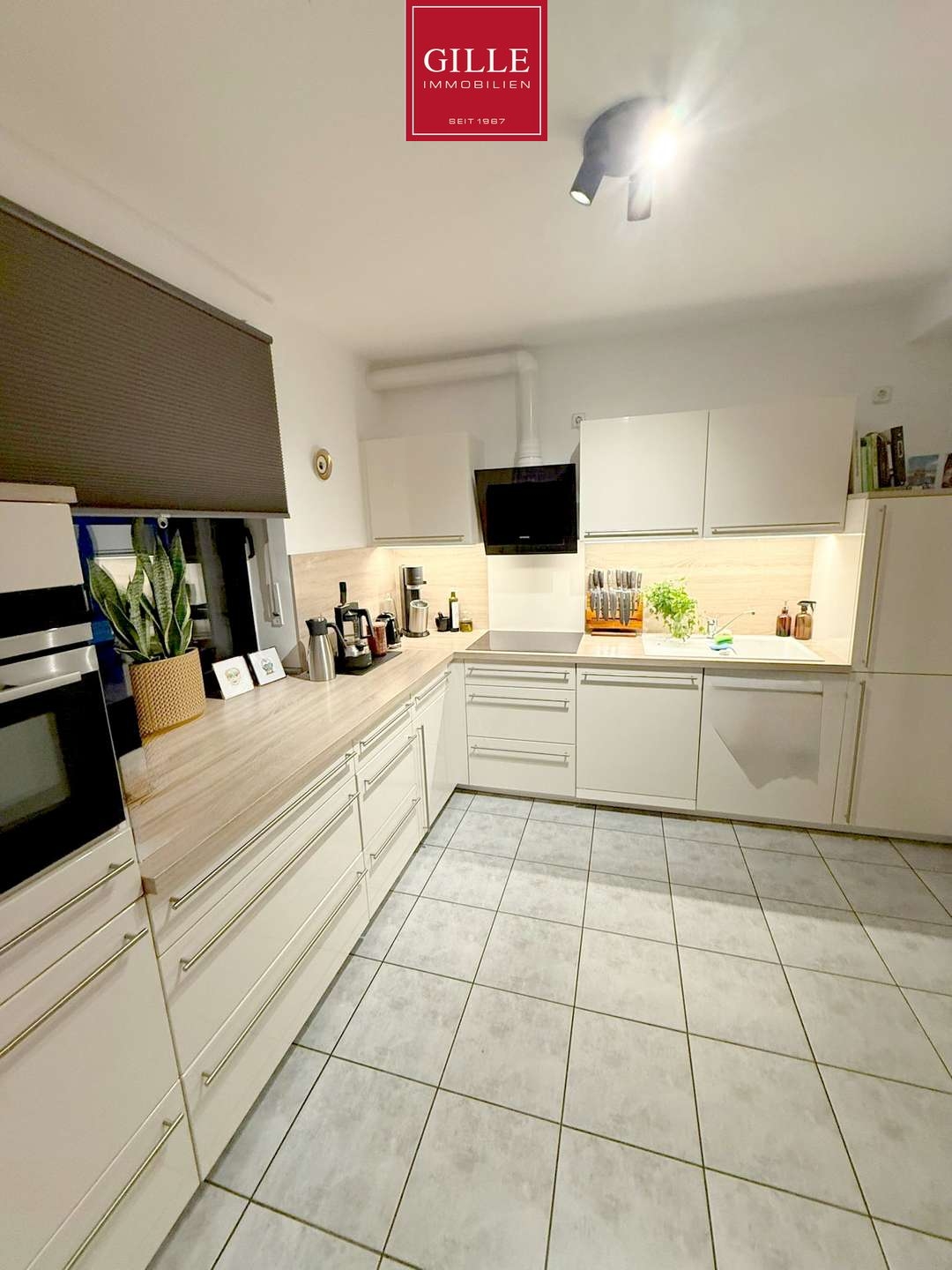 Ansicht 6 von: Charmant & Großzügig: 2-Zim.Whg mit großem Wohnraum, Dachterrasse, Duschbad Kamin & Garage in Kaarst